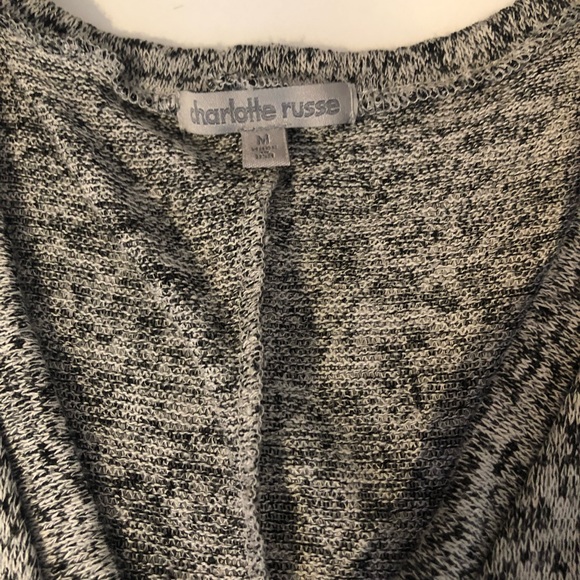 Open shoulder shirt 👚 - Picture 2 of 4